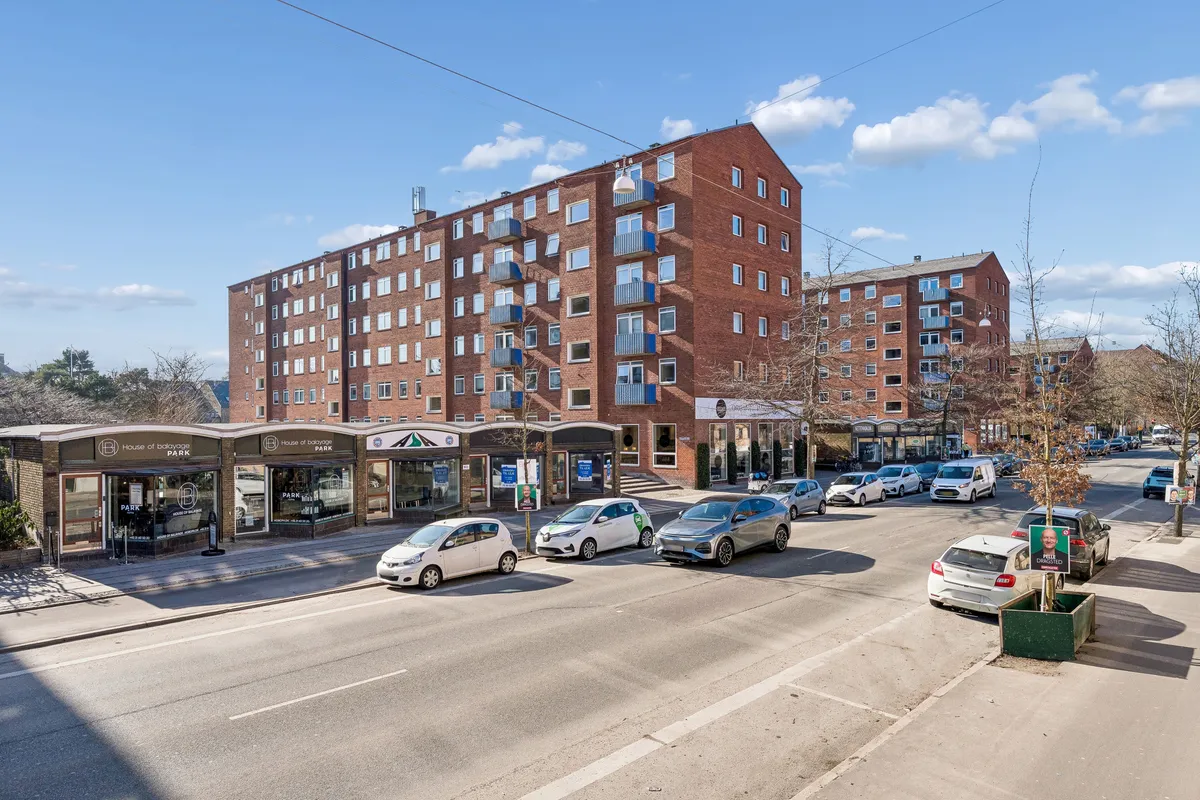 St. 5 i lejemålet på Godthåbsvej 93A, 2000 Frederiksberg med moderne kontorer og gode faciliteter til firmaets brug