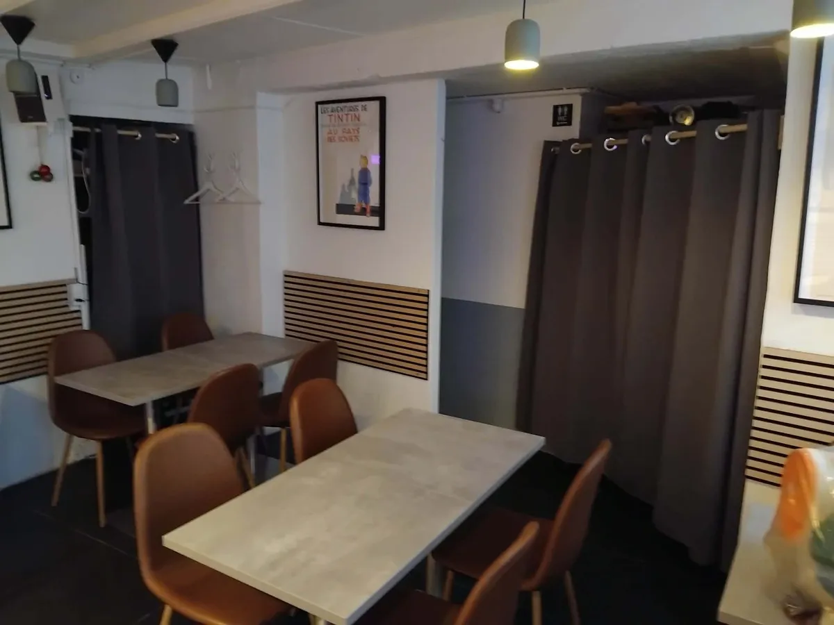 Lejlighed med cafélokaler til leje på Studiestræde 16D, København K. Lokaler med moderne interiør og god beliggenhed