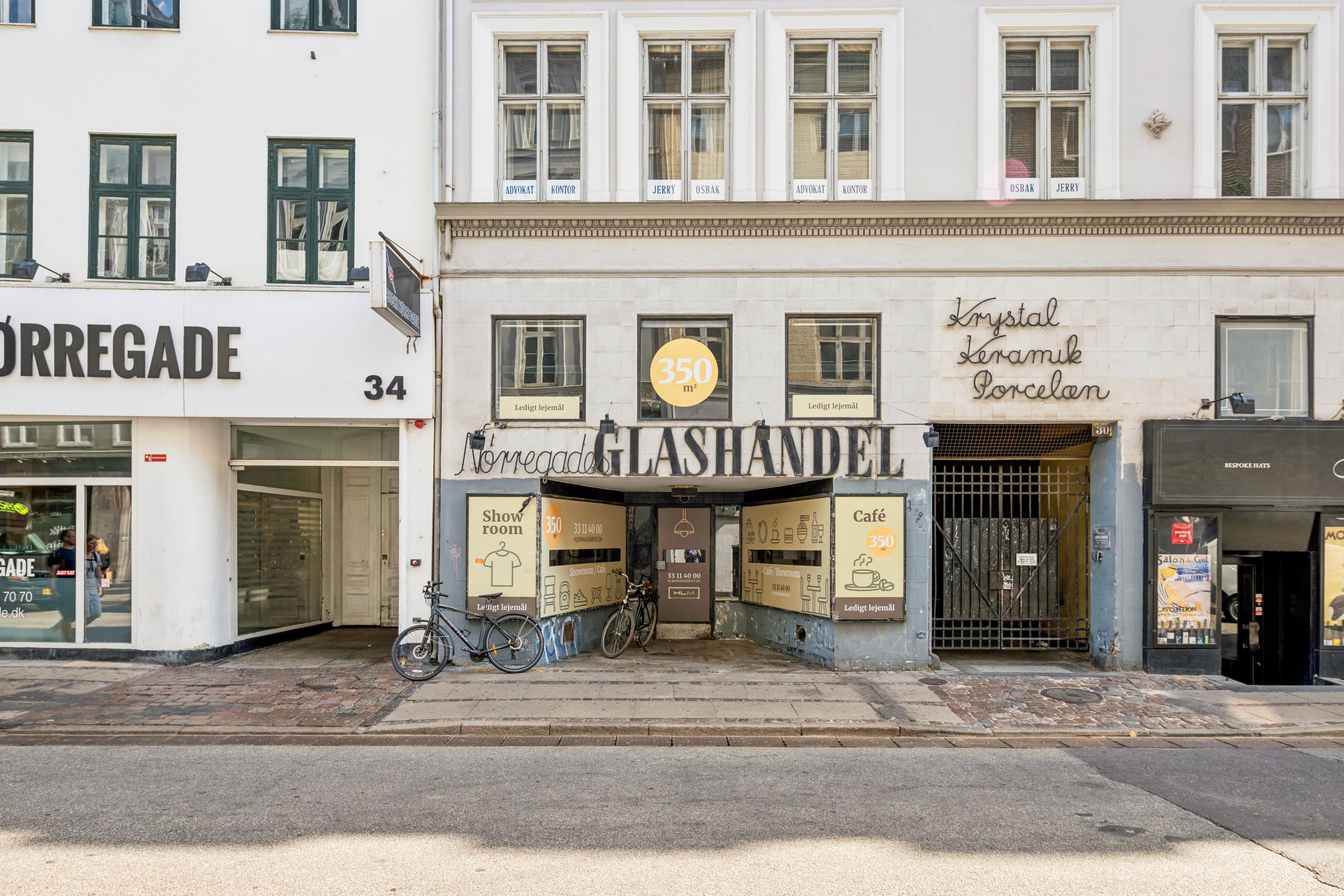 Lejlighed til leje i København med cafe og showroom på stueetagen, sammen med Krystal Keramik Porcelain og Nomeggard Glasshandel.