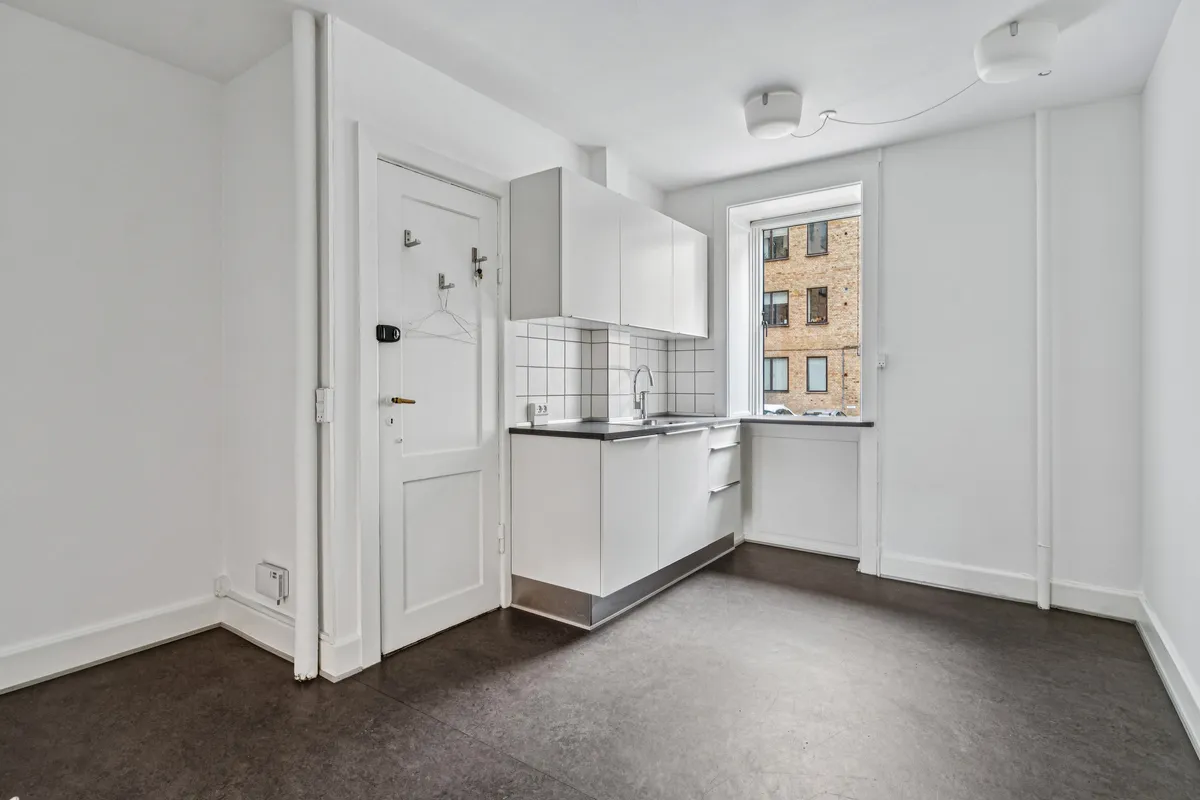 Rentabel butik til leje på Søndre Fasanvej 45 i Frederiksberg med højloftet stueplan og fint baglokale mod gården