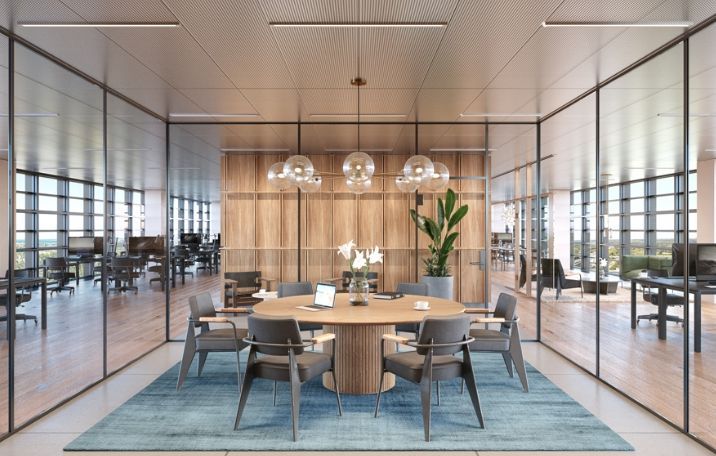 Kontor med moderne møbler og glasvægge. Rundt borde med blomster og laptop. Arbejde med udsigt over byen.