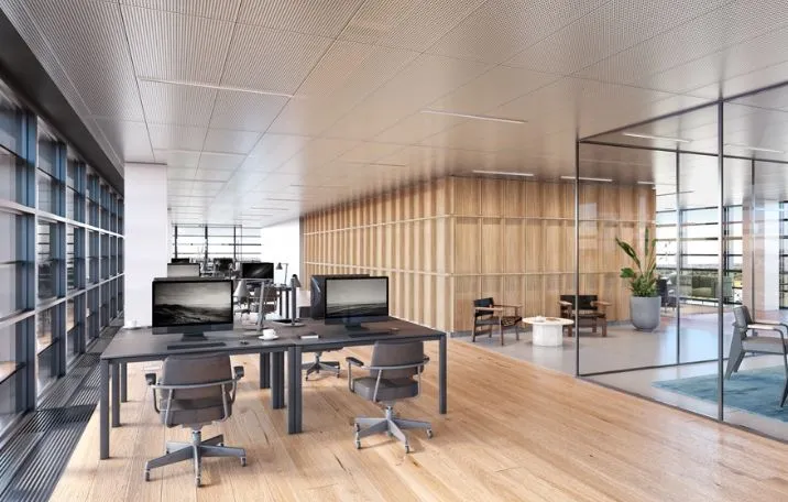 Kontor med moderne møbler og glasvægge. Trægulve og store vinduer med udsigt til byen. Lys og luftig atmosfære. Minimalistisk design med naturlige materialer.