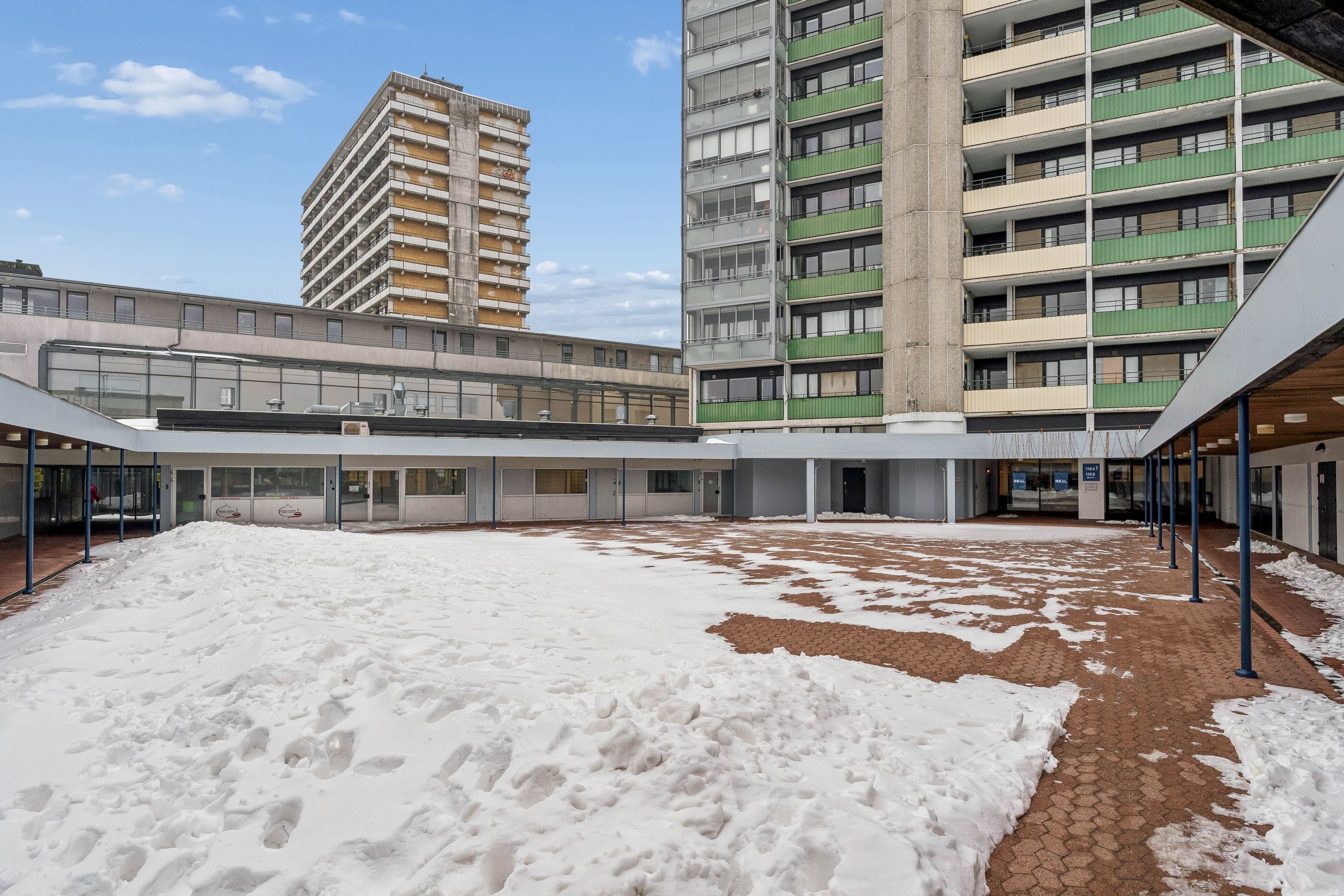 Smukke butikslokaler til leje i Bagsværd med 161 m² og mulighed for sammenlægning med 88 m² til salg