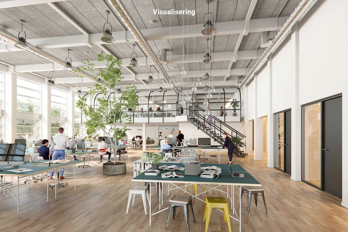 Kreativt kontor med højt til loftet og fælles personalerestaurant og café. Skabt for kreativ aktivitet eller en tech-virksomhed.