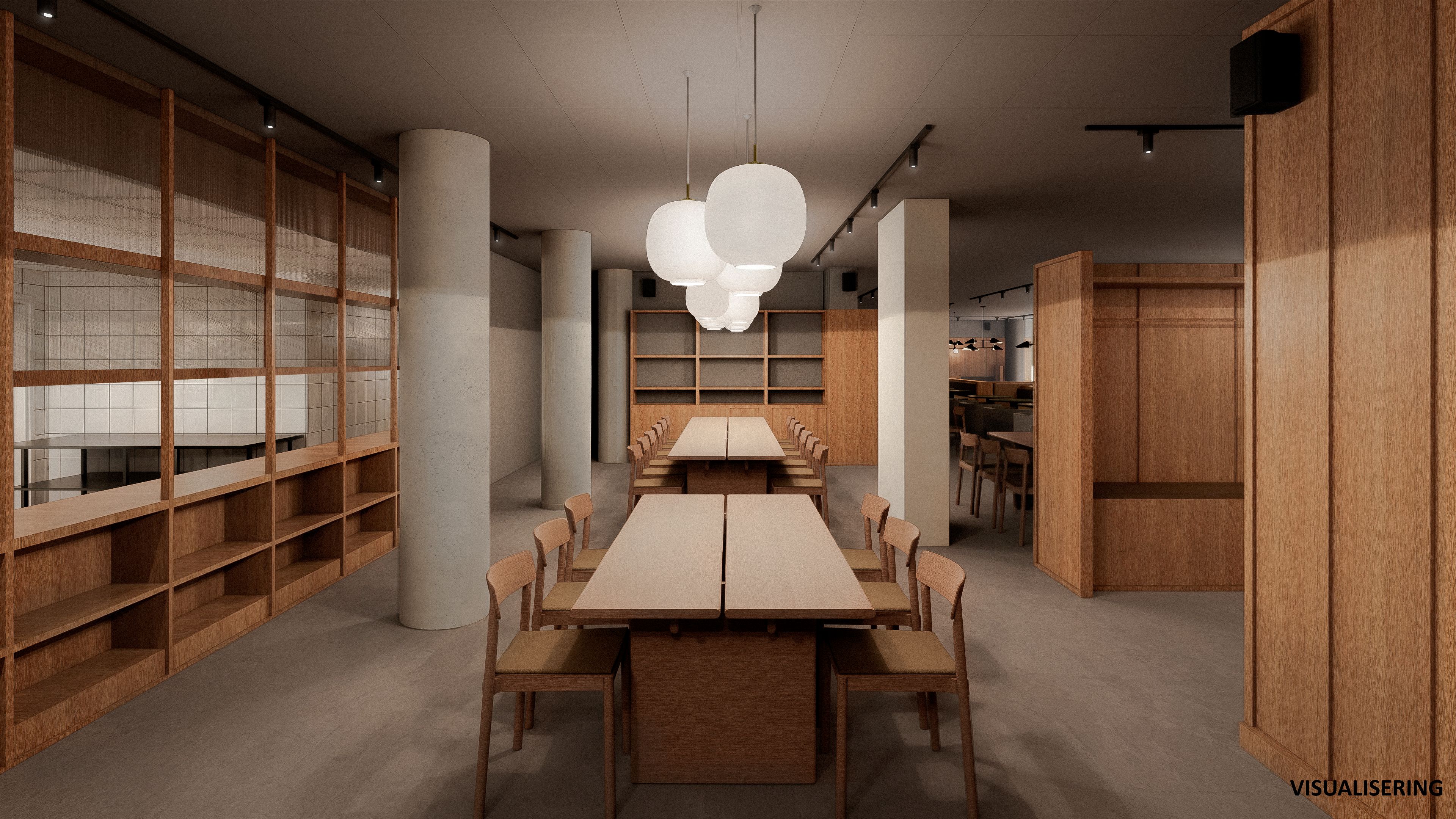 Et moderne interiør med lange træborde og stole, store lysekroner og hylder med bøger og andre genstande