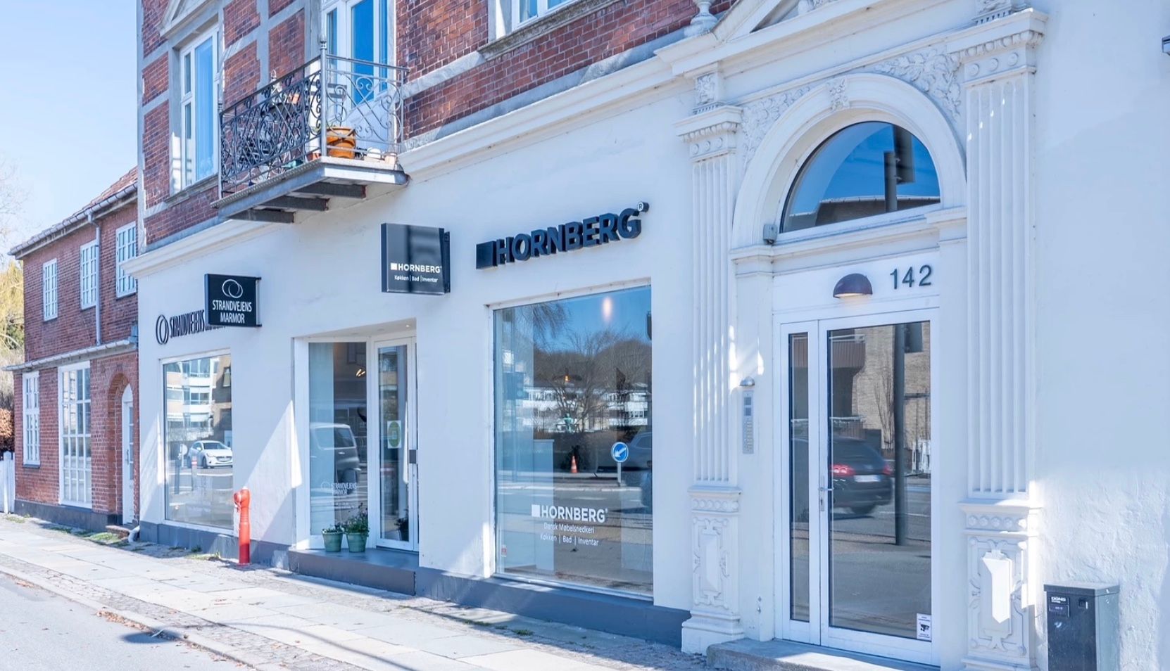 Lej butik på Strandvejen 142 i 2900 Hellerup. Nyrenoveret og i flot stand. 152 m² til leje.