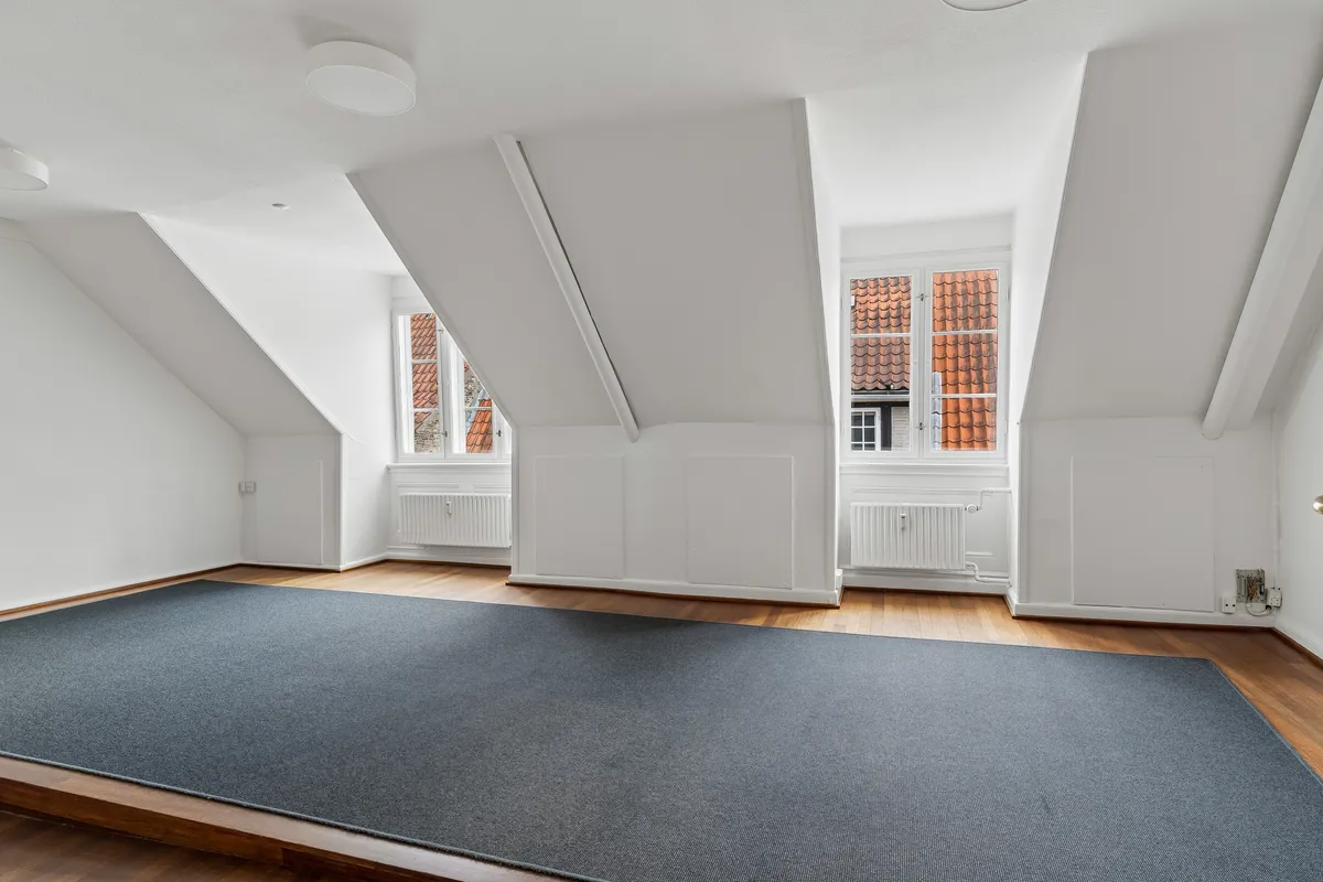 Kontor til leje på Snaregade 10A, 3., 1205 København K med tagetage, hvide vægge, lyse gulve og lyse lofter