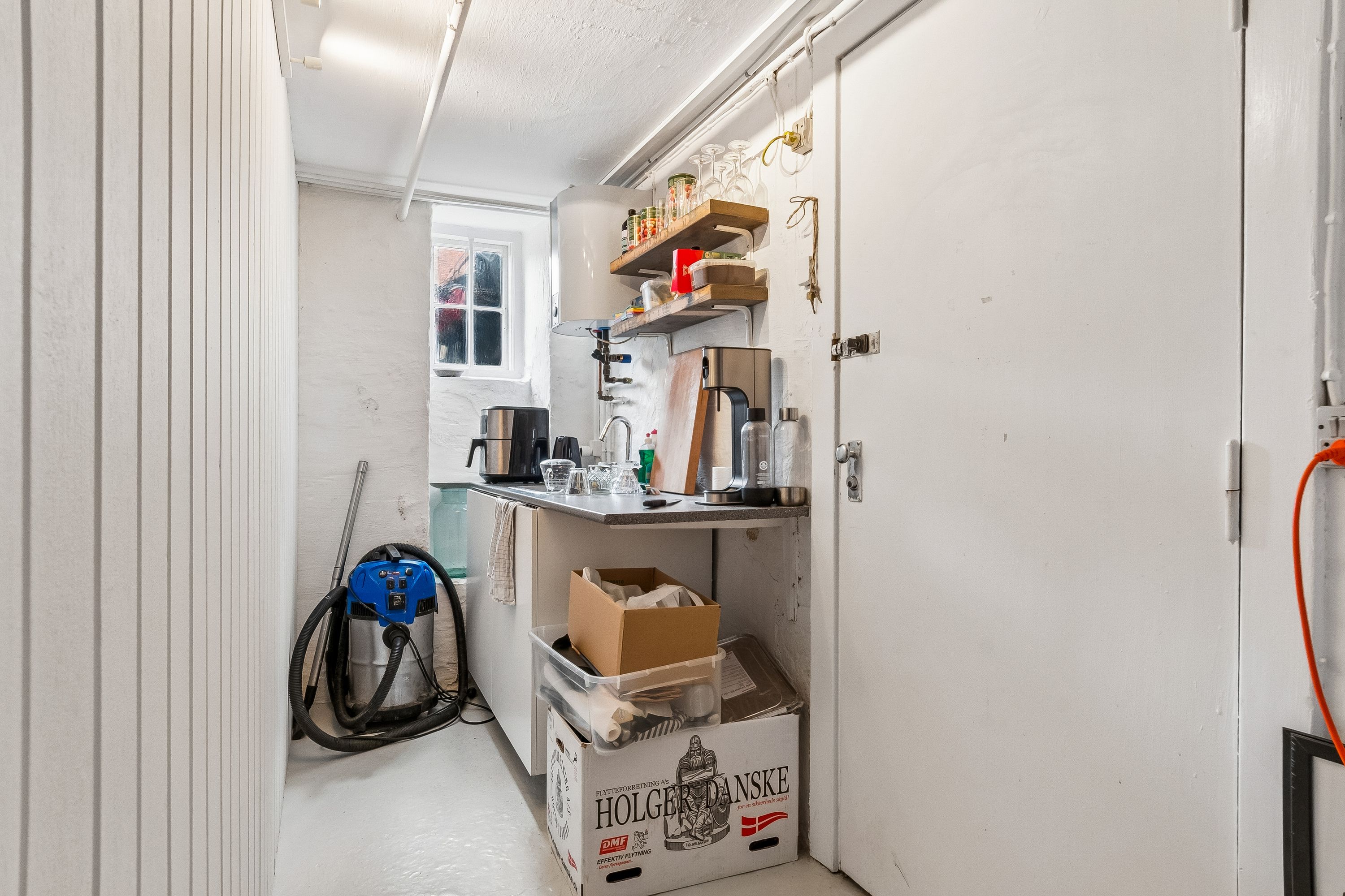 Investeringsejendom med køkken, opvaskemaskine, kaffemaskine, støvsuger og lagerbokse på Henrik Steffens Vej 4, kl. og 6, kl.
