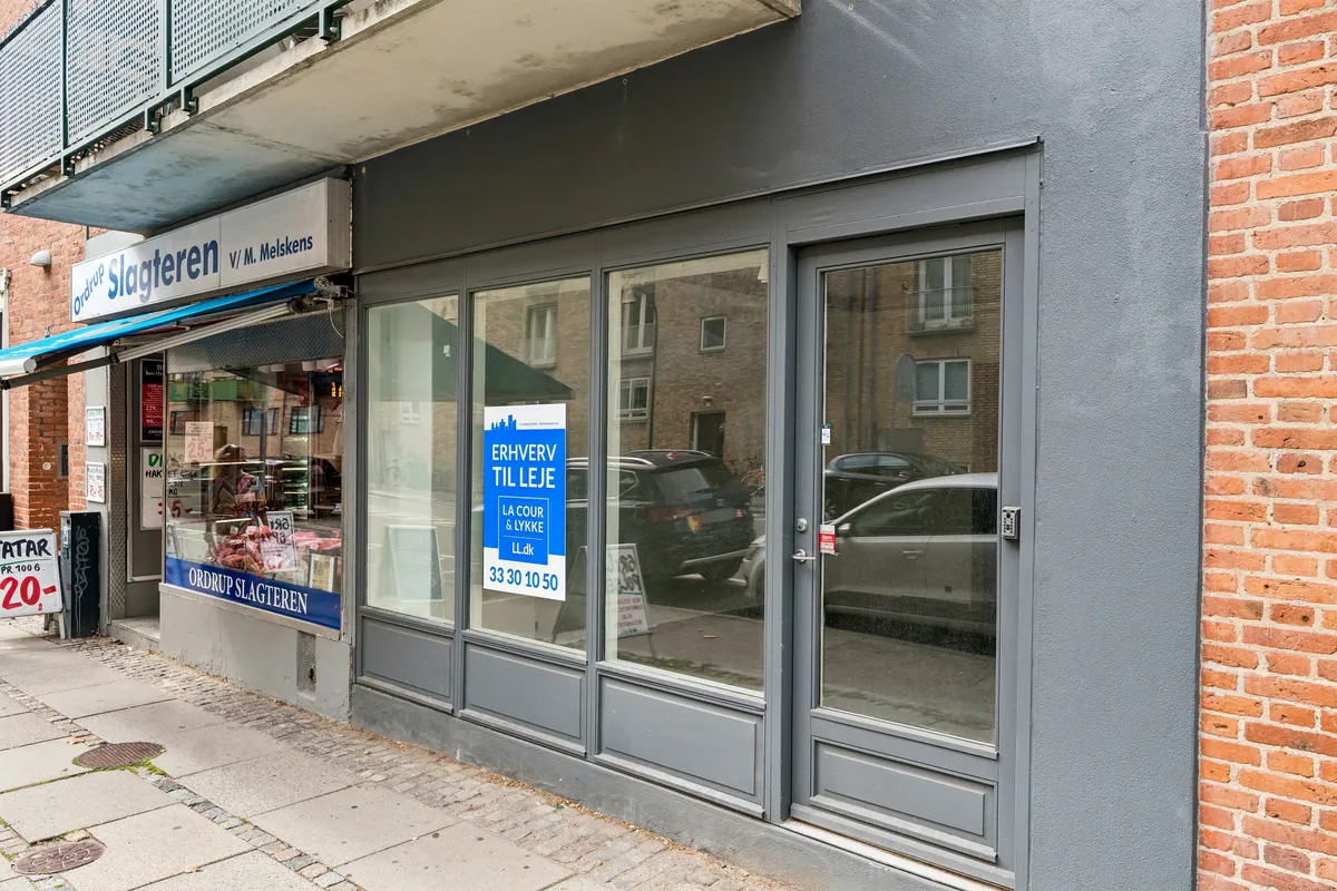 Lys og indbydende erhvervslejemål på Ordrupvej i Charlottenlund til leje. Lejemålet er 80 m² og er i en attraktiv bydel. Lejeprisen er 33.300 kr.