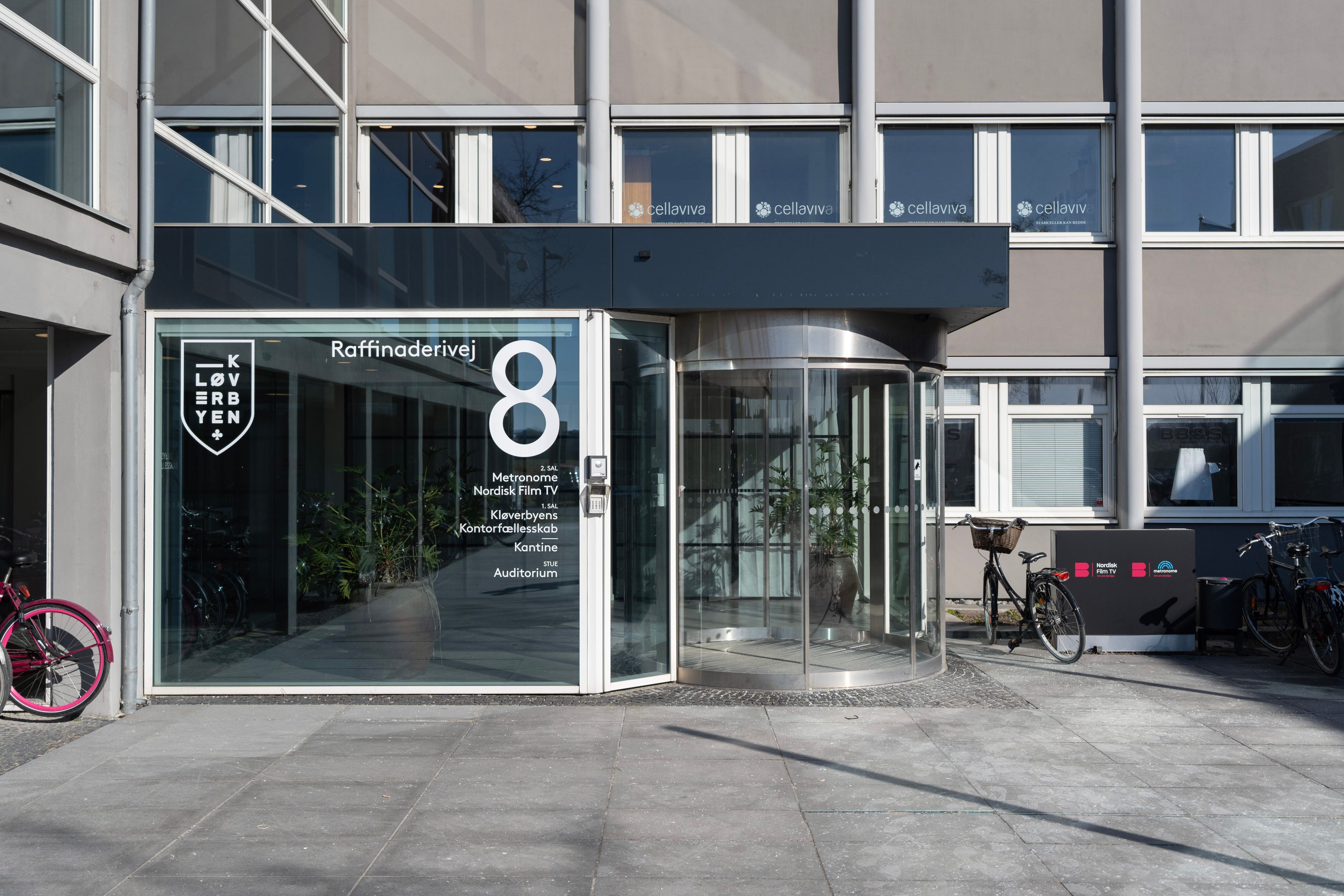 Lejlighed til leje i et moderne kontorfællesskab på Raffinaderivej 8 med faciliteter som kantine, auditorium og nordiske