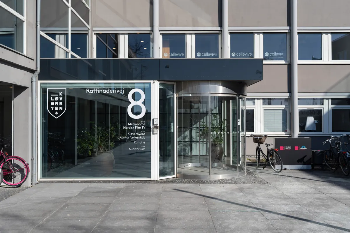 Lejlighed til leje i et moderne kontorfællesskab på Raffinaderivej 8 med faciliteter som kantine, auditorium og nordiske