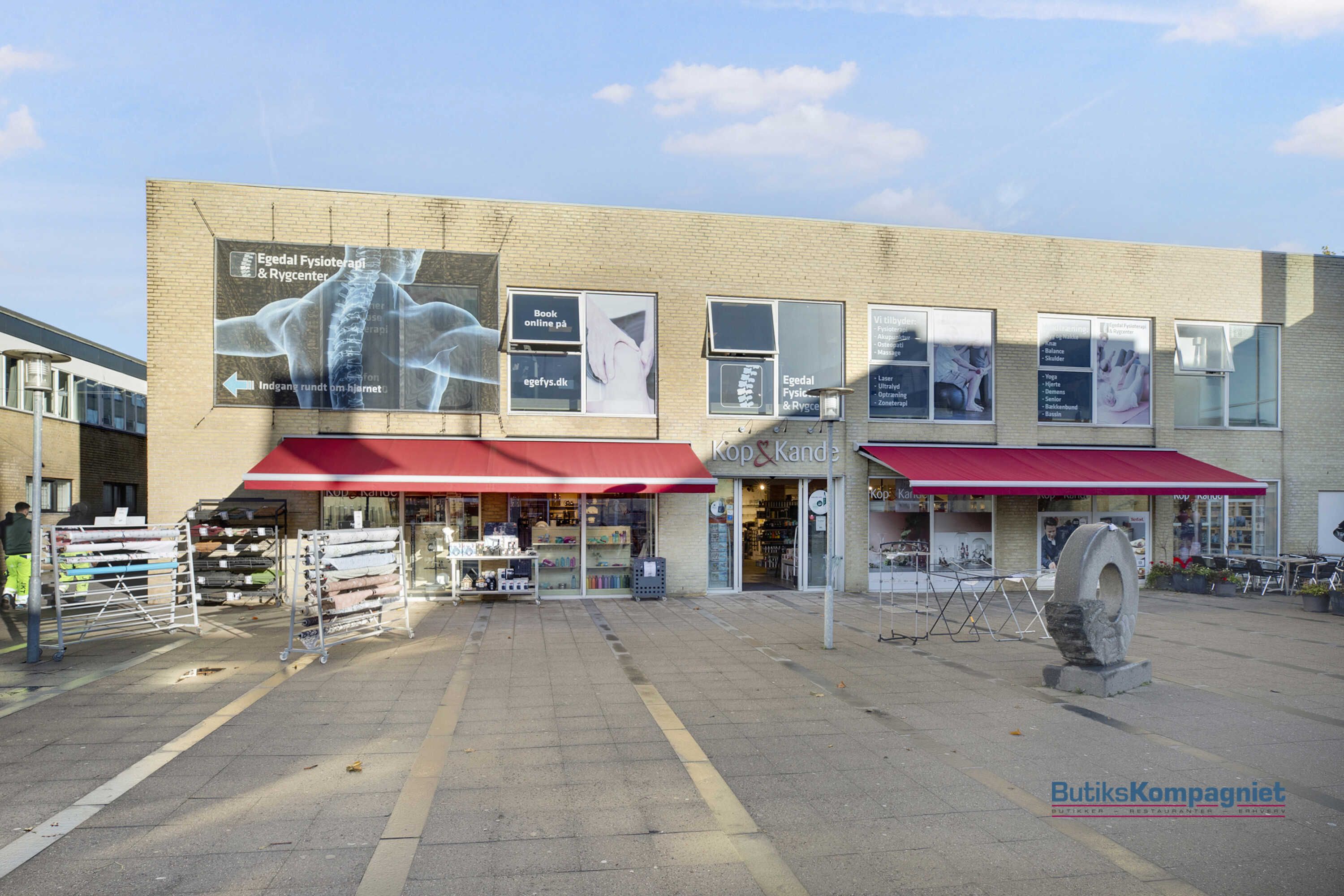 Erhvervslejemål med facadeannoncer til Egedal Fysioterapi og Rygcenter, placeret i Egedalscentret