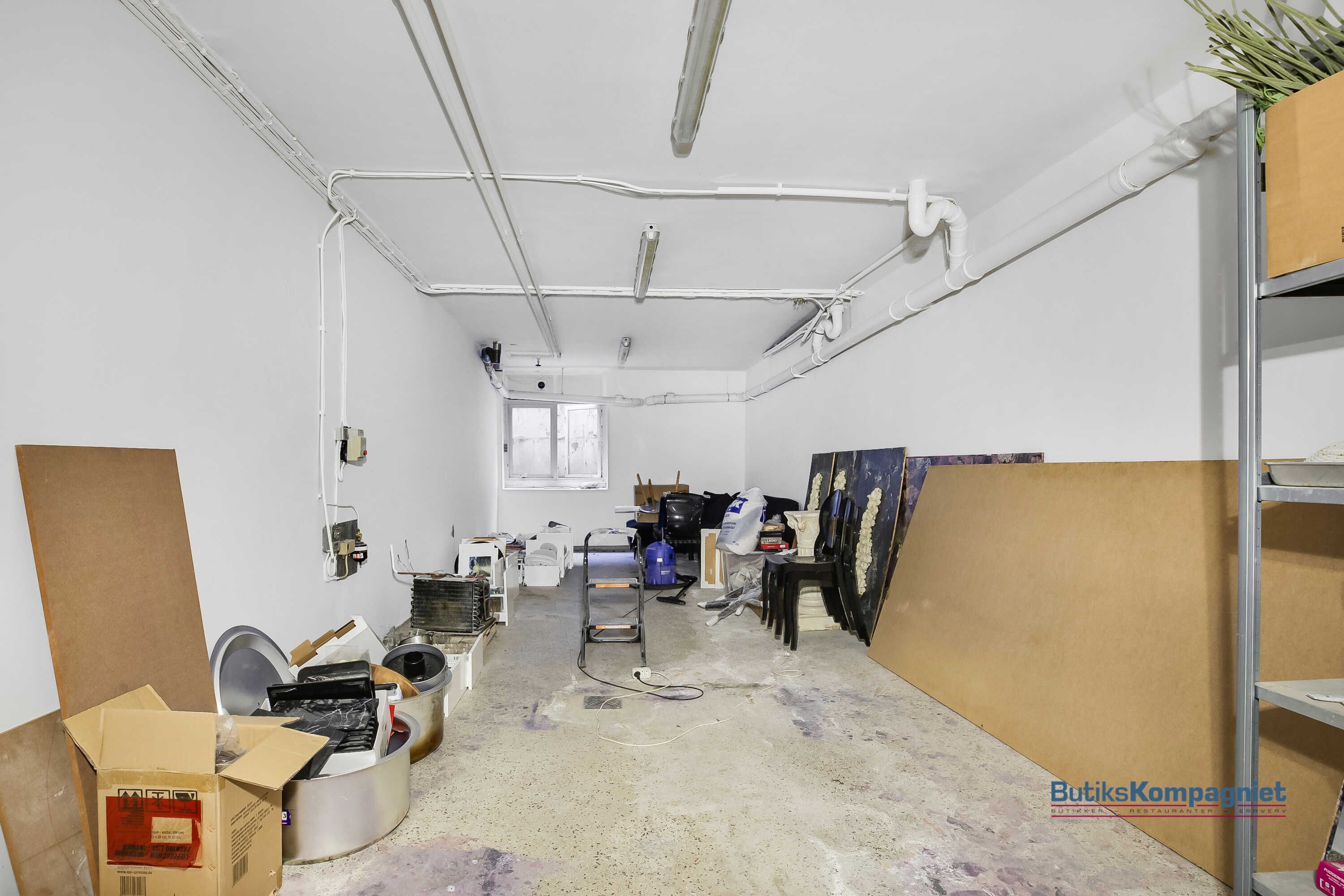 Lokaler til leje med store loftshøjder, høj kvalitet og masser af opbevaringsmuligheder