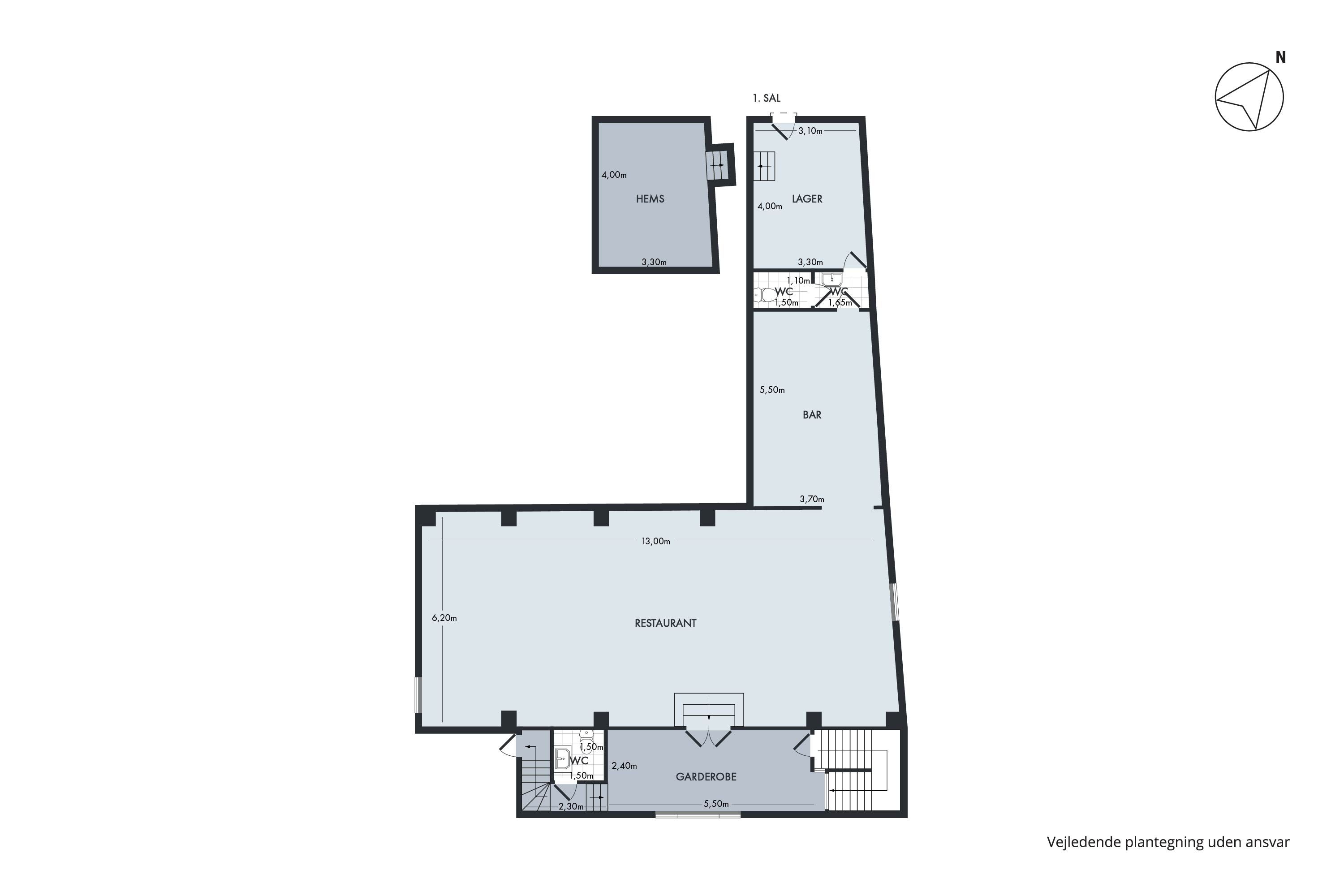 Planlægning af restaurantlokaler med salon, bar, lager, WC og garderober på grundplanen, der er orienteret mod nord