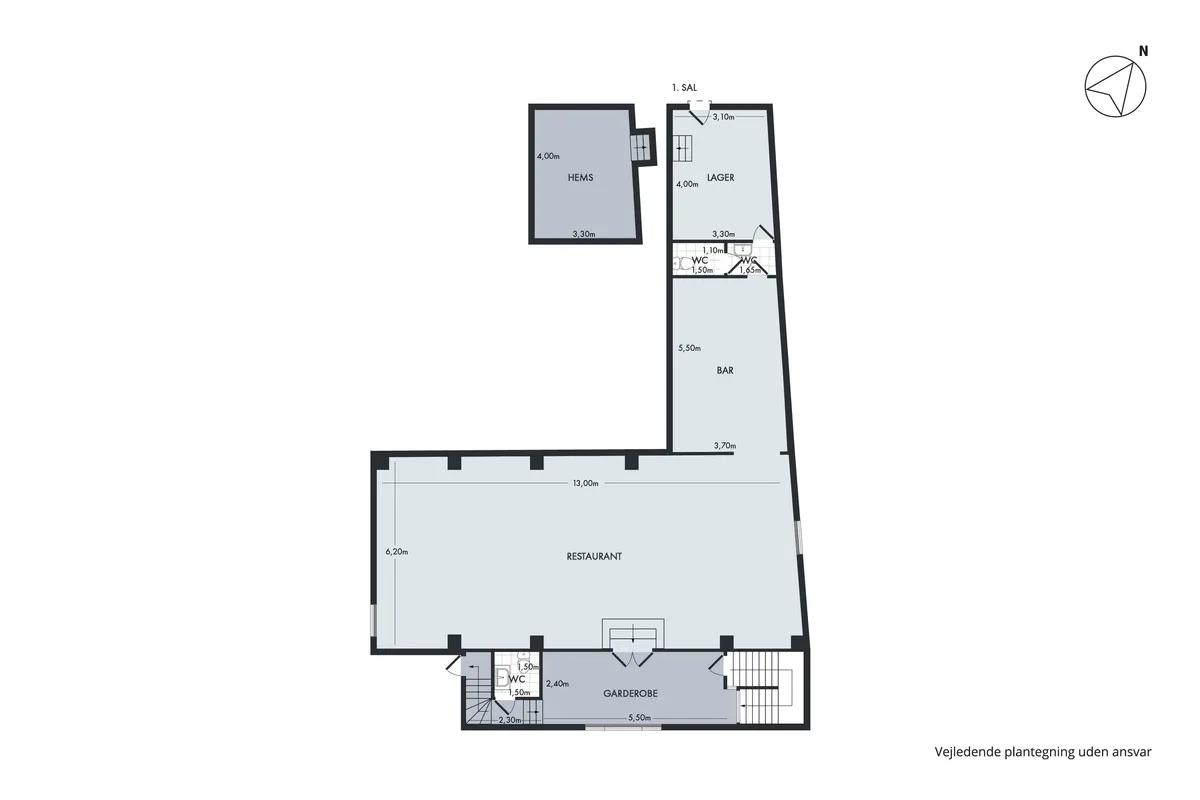 Planlægning af restaurantlokaler med salon, bar, lager, WC og garderober på grundplanen, der er orienteret mod nord