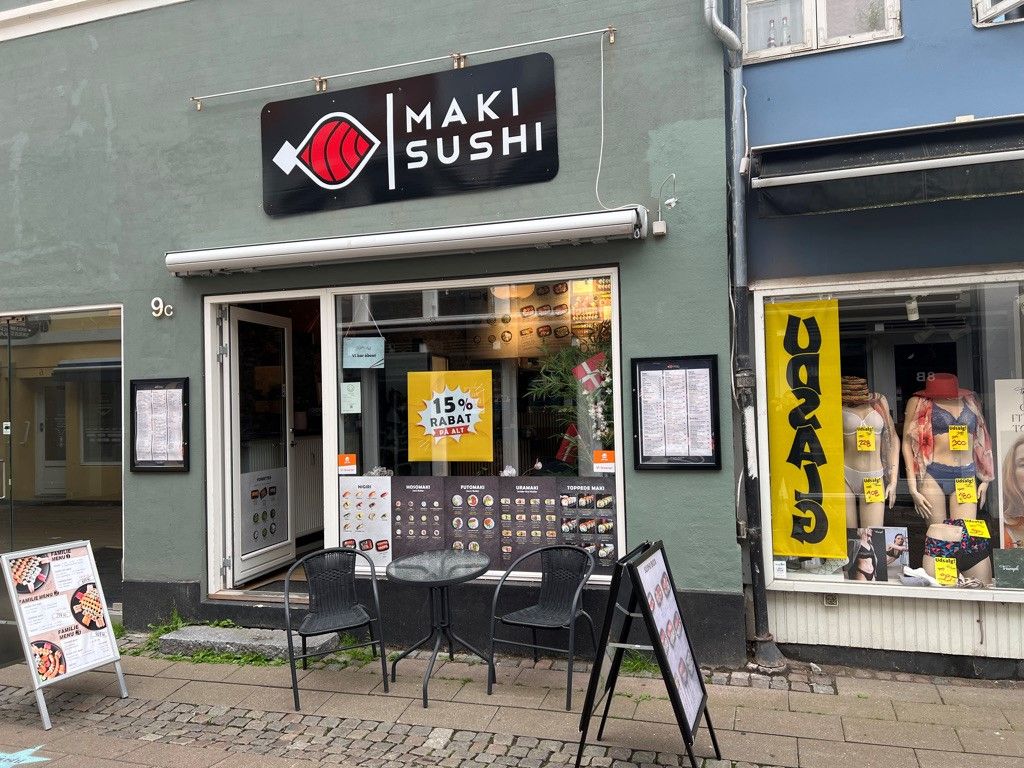 Søg efter en sushirestaurant på Stjernegade 9C i Helsingør, hvor der er en rabat på 15% på alt, og der er to stole og et