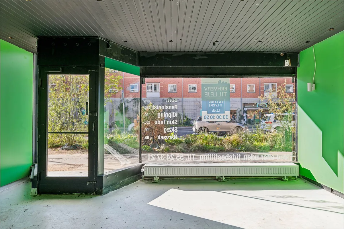 Køb og leje af fast ejendom i Søborg. Oplysninger om lokaler og købspriser. Køb ejendom på Søborg Hovedgade.