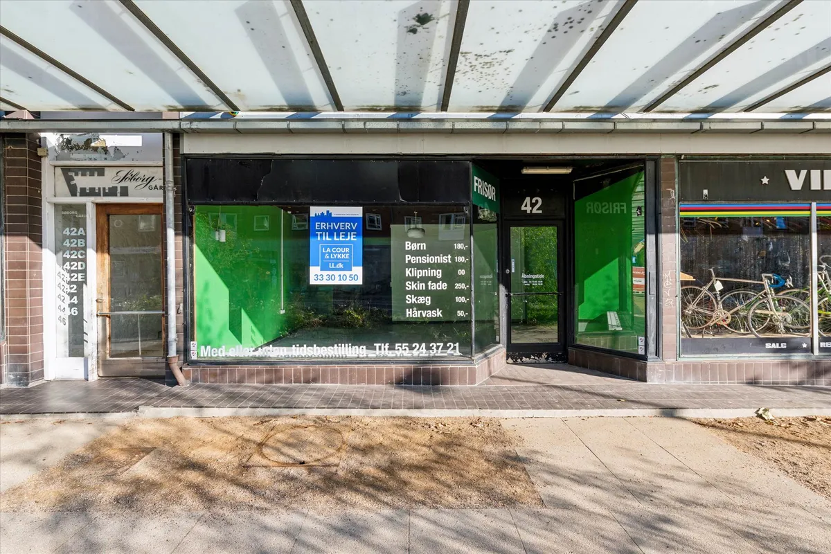 Forretningslokaler i Søborg. Åbningstid for Erhverv til Leje. Priser og telefonnummer. Cykler i udstilling i nærliggende
