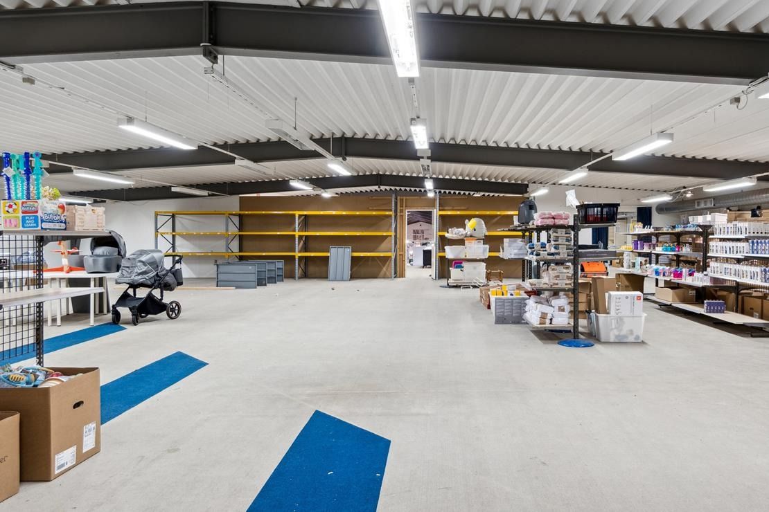 Kædegården i Holbæk indeholder en butik med forskellige produkter og et legeområde for børn