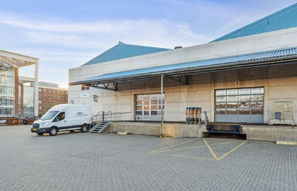 Last mile lager i København med let adgang til motorvejen og Øresundsbroen. Lager med 2.042 m² og parkeringsplads for