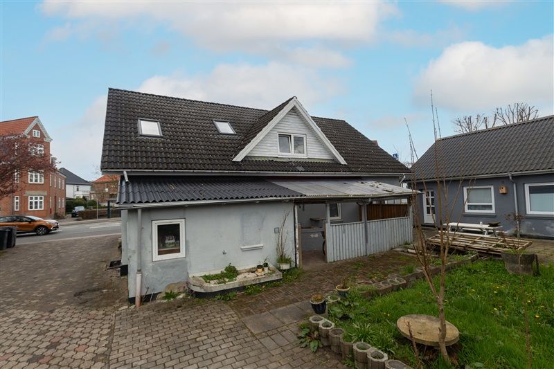 Frederiksvej 42 og Møller Jensensvej 2 i Vejle med fredede huse og haver og træer