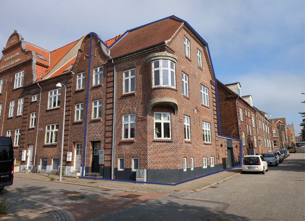 Investeringsejendom i Fredericia med moderne faciliteter, renoveret til høj standard, placeret på Bjergegade 97, tilbyder