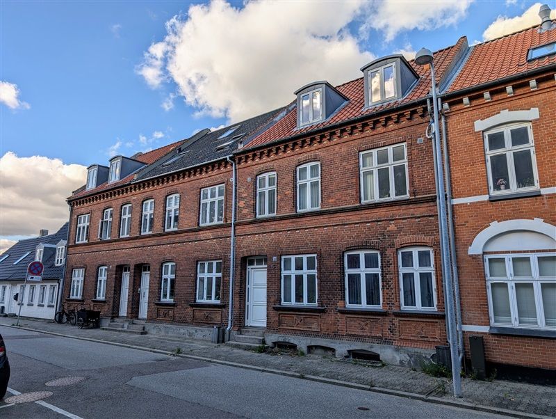Afkast 6,27% Ejendomme til Salg på Sundegade 11, 13 og 15. Trægadehus med 11 værelser og 250 m2 i Fredericia