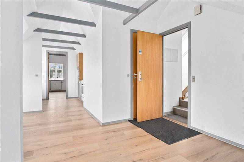 Udlejningsejendom med højt afkast i Skovlund nær Ansager, hjem til lyse værelser med moderne indretning og trægulve