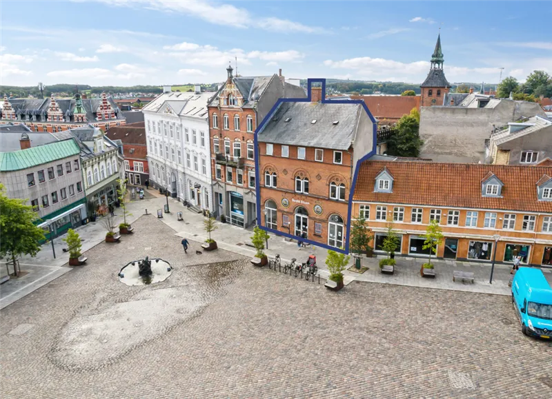 Afkast 4,30% torvet 5, 5700 Svendborg Udlejningsejendom med super beliggenhed på torvet i Svendborg