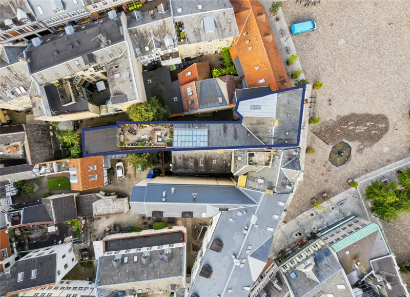 Udlejningsejendom i Svendborg med terrasse og garageparkering, gårdhave og fælles stue. Parkeringsplads og cykelskur.