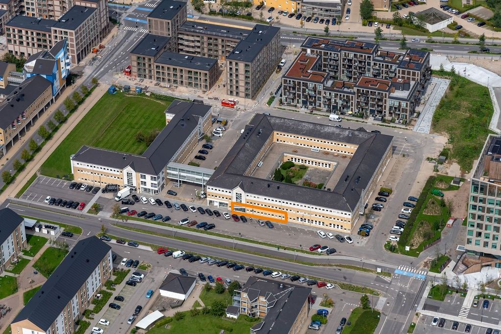 Sportorno Alle 2-10 er et område med mange huse og parkeringsmuligheder, hvor S-togstationen ligger fem minutters gang væk