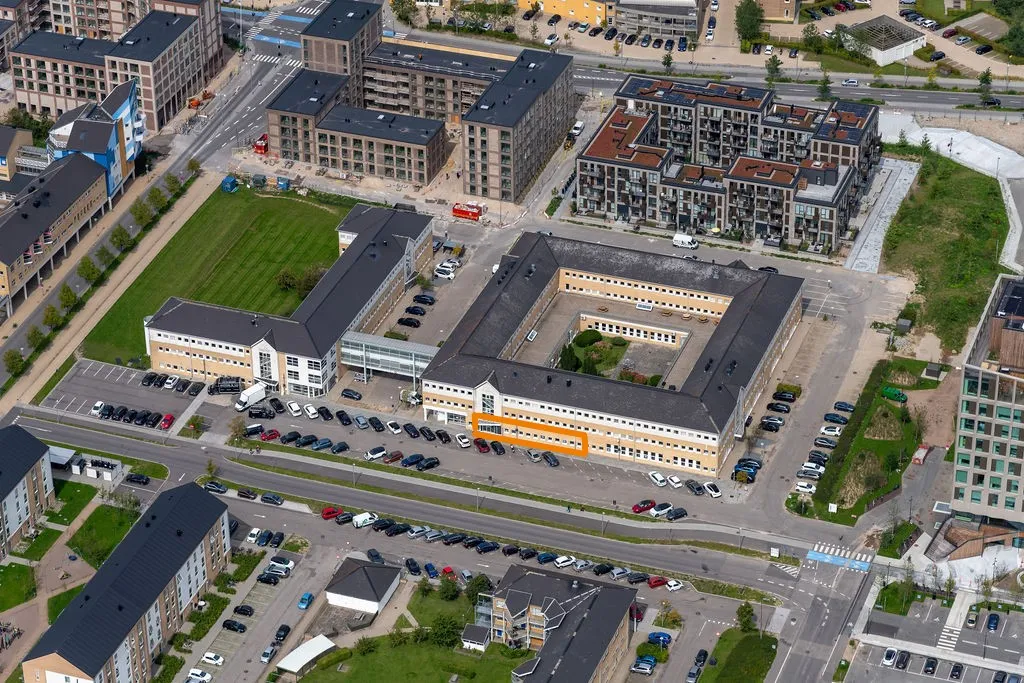 Sportorno Alle 2-10 er et område med mange huse og parkeringsmuligheder, hvor S-togstationen ligger fem minutters gang væk