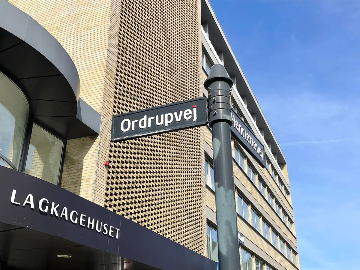 Butikslokale til leje på Ordrupvej 64, Charlottenlund med et lager i kælderen og et rummeligt salgsareal