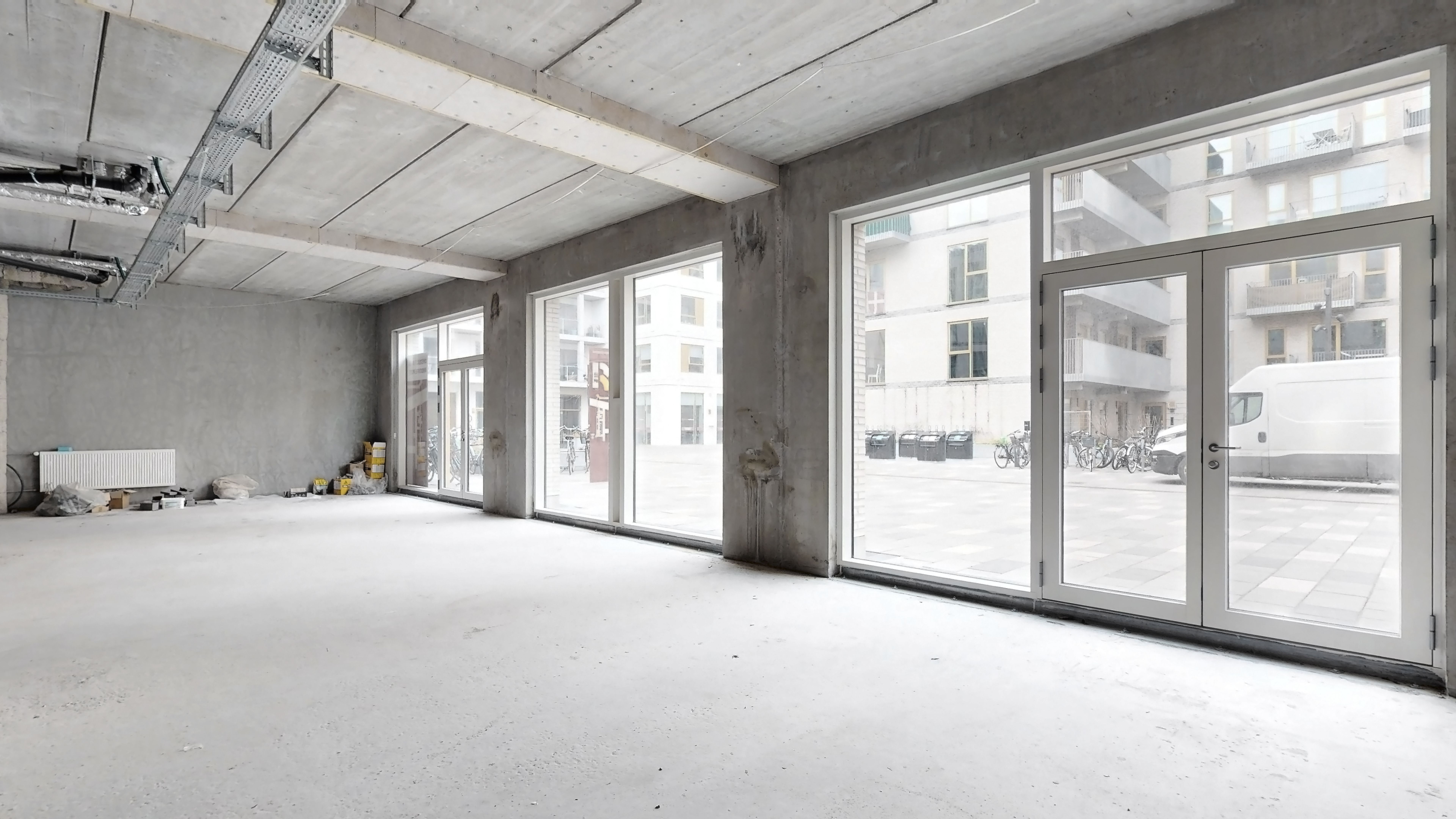 Ny lejlighed i Rødovre med store vinduer og moderne indretning, op til 2 værelser, køkken og badeværelse