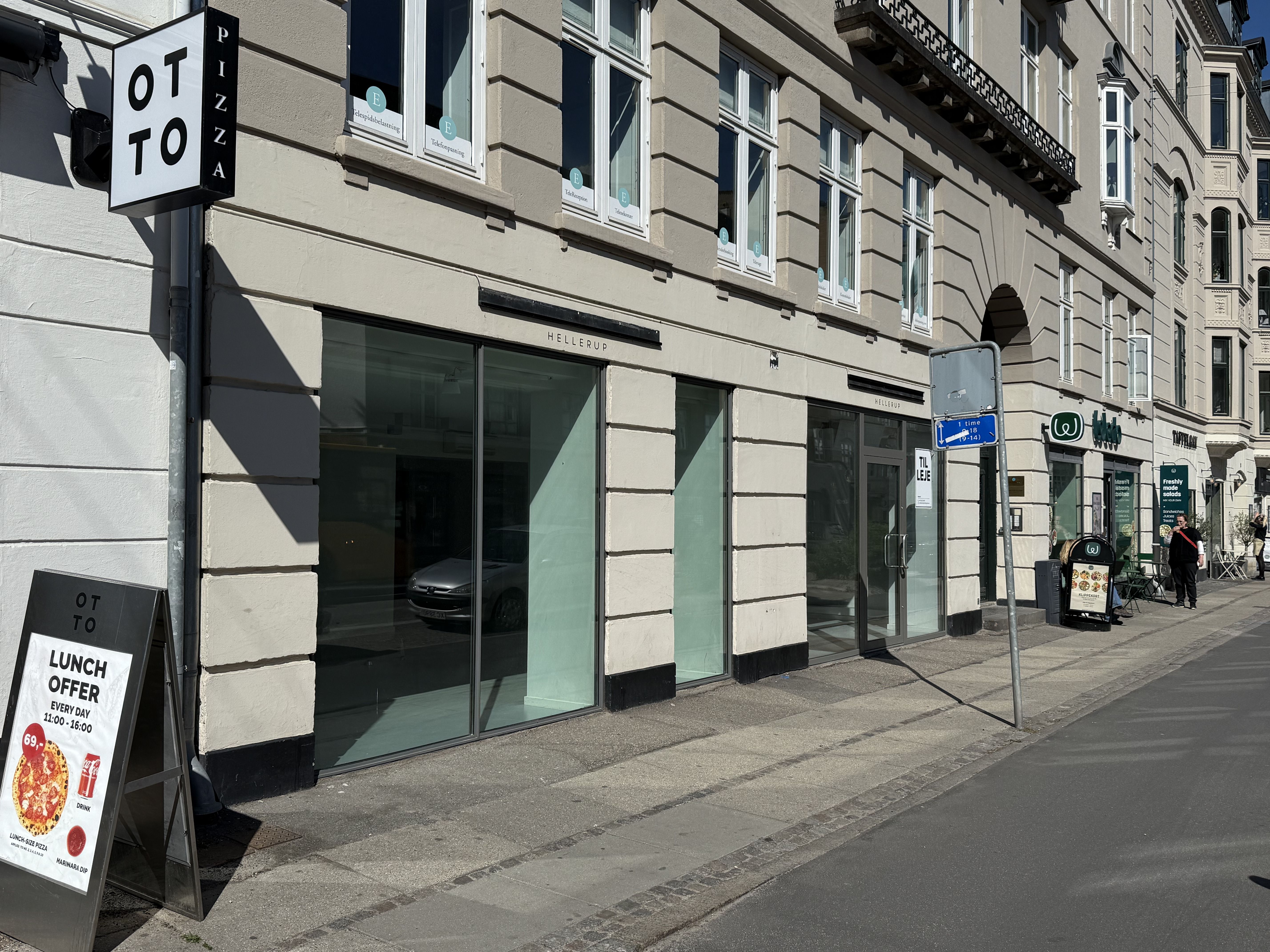 En lukket restaurant med navnet Pizzeria Otto på Strandvejen i Hellerup, med et tilbud om en frokost med pizza og drikke til