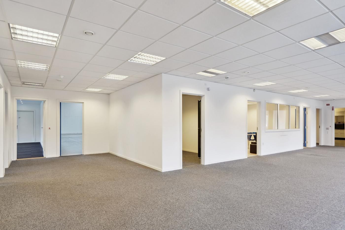 Lejlighed med høj kvalitet og rummelige værelser til leje i et velholdt erhvervsområde i Glostrup