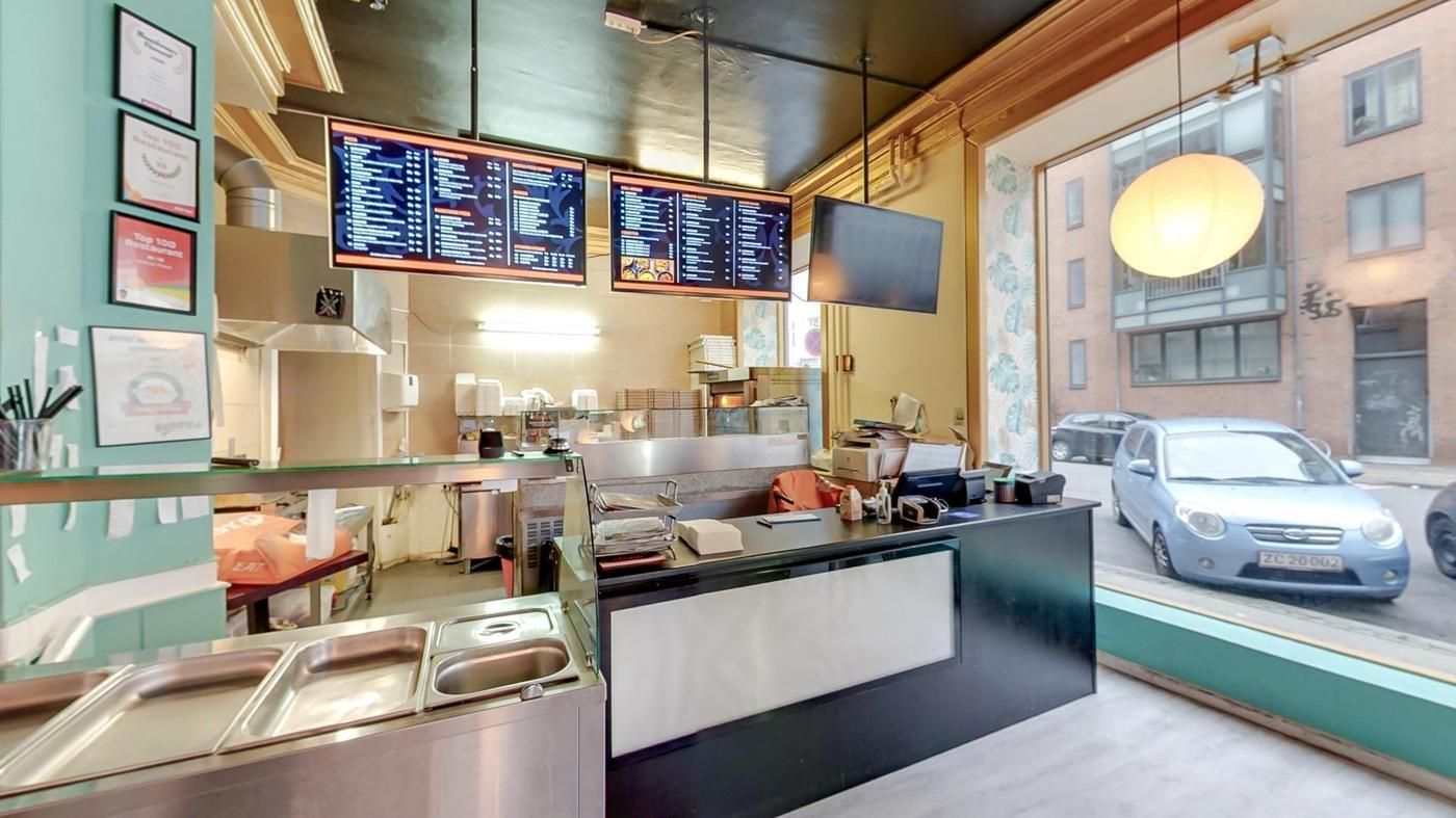 Erhvervsandel i Nørrebro med hjørnebeliggenhed og åbent køkken med moderne interiør og udstyr