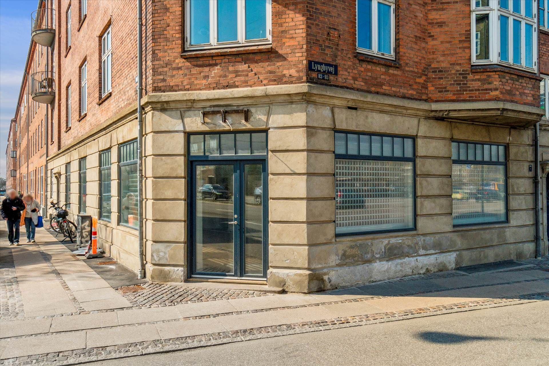 Butikslokaler til leje på hjørnet af Lyngbyvej og Bortigsgade i København