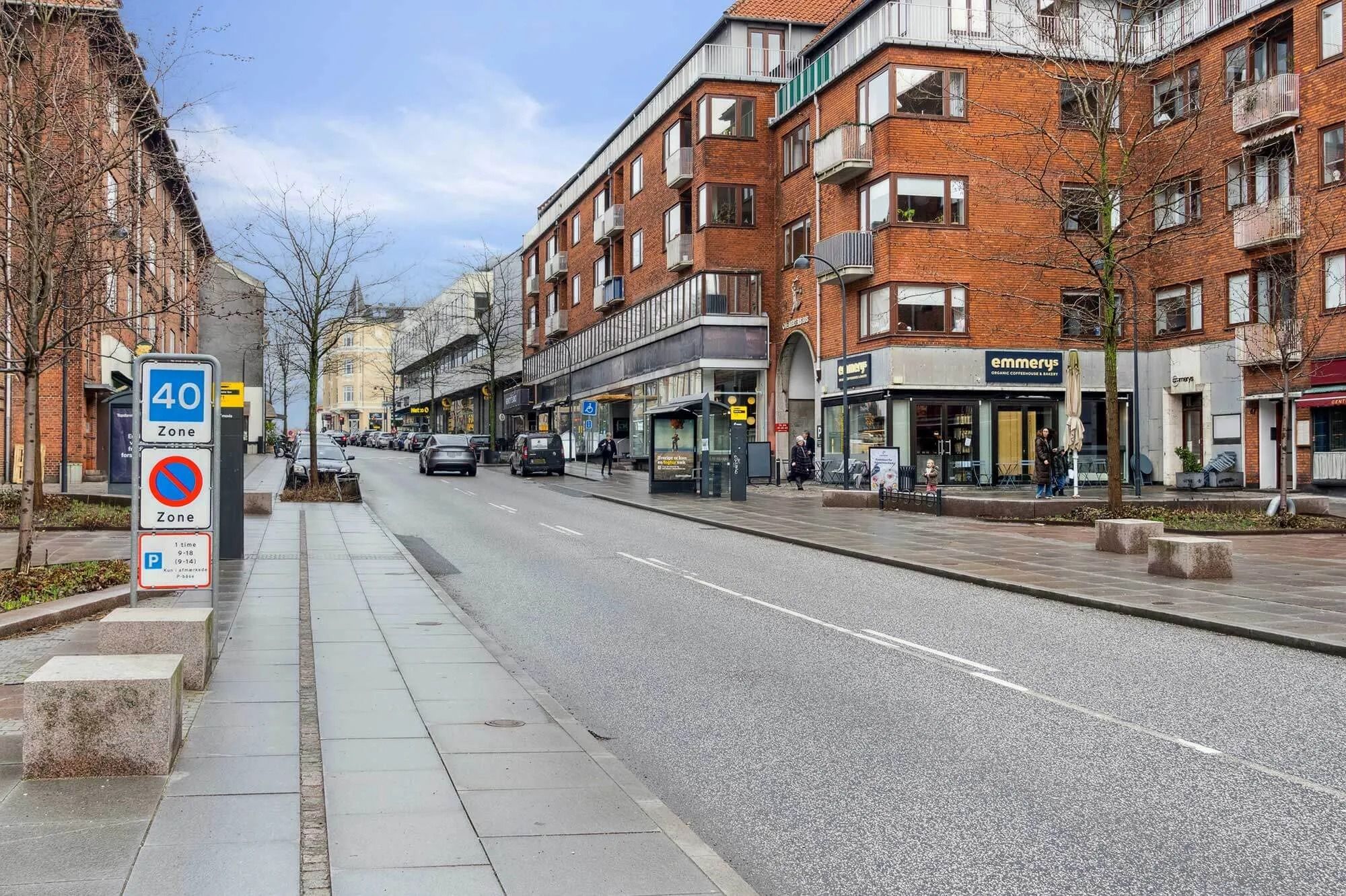 Butikslokaler til leje i Gentofte på Baunegårdsvej 3A med 118 m2 og nem parkering i rødstensejendom.