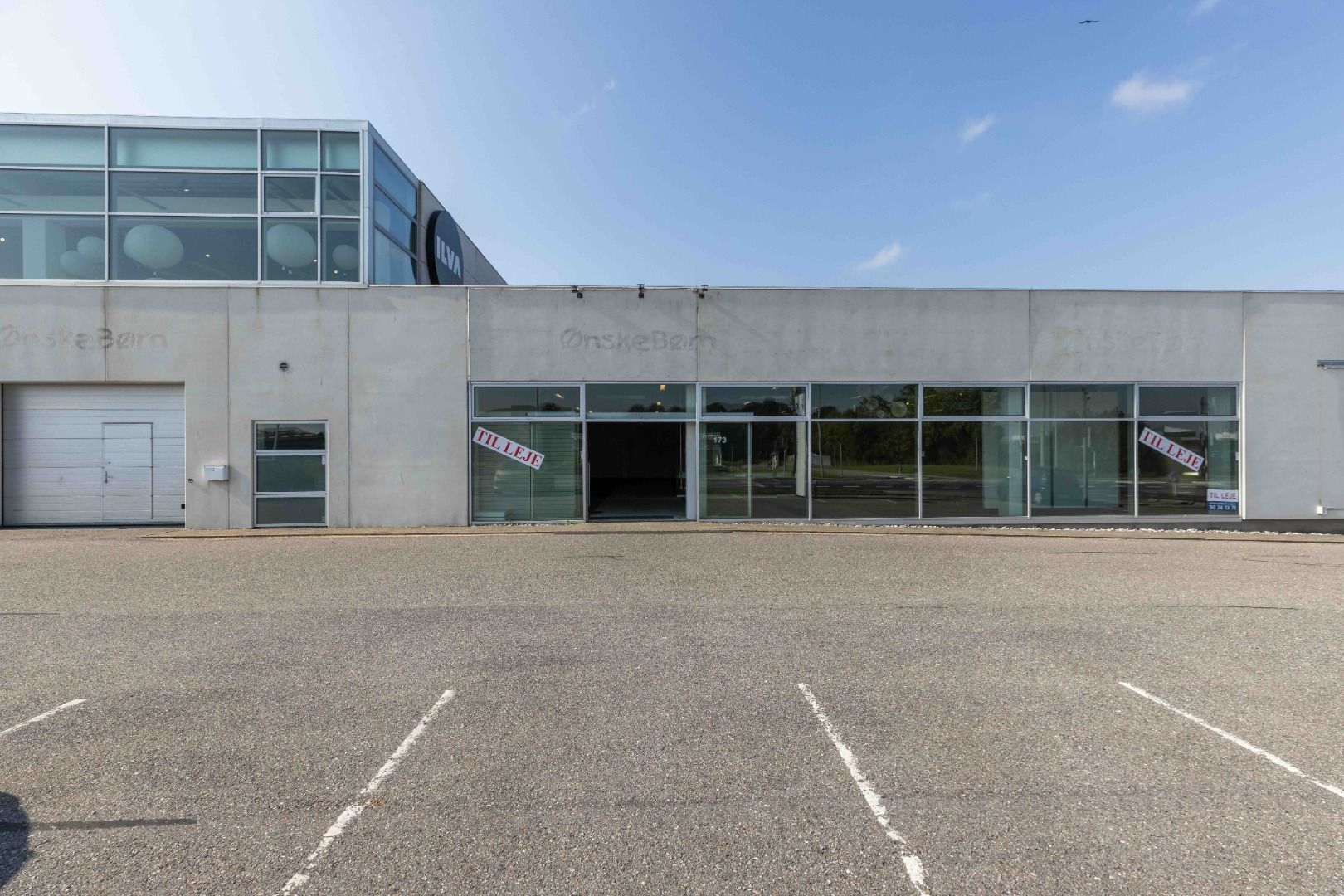 Butikslejemål med 304 m² er til leje i Sønderborg. Lejelokalet er på første sal med 274 m² og har to toiletter og lager.