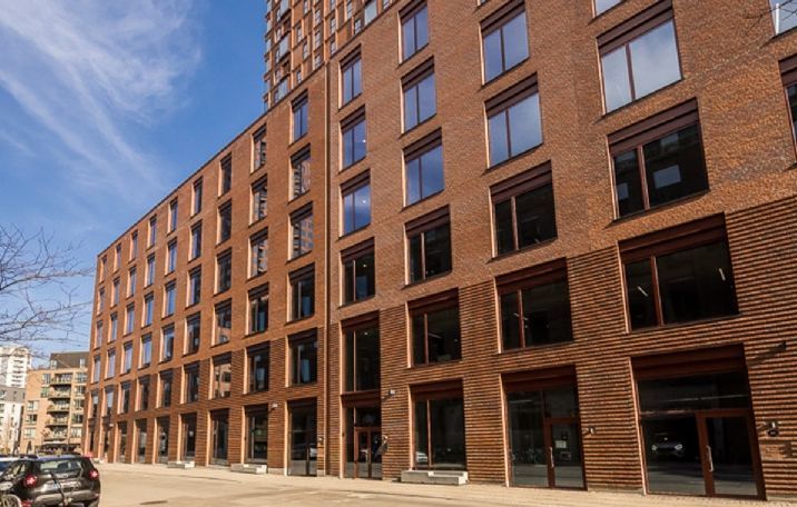 Kontorejendom med mange lejemålsmuligheder i fire sal med 734 m² til rådighed