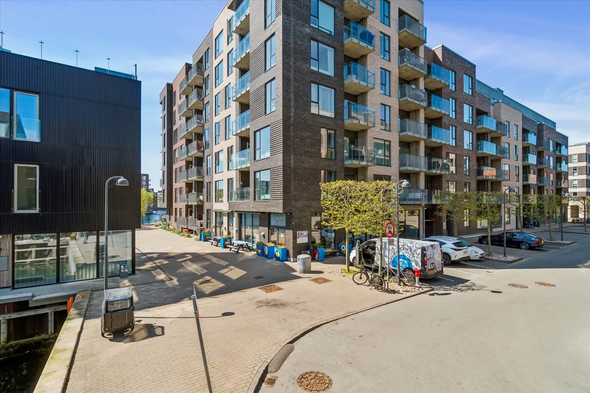 Moderne og stilfulde erhvervslejligheder med terrasser og parkeringspladser på en ny byggeplads i København