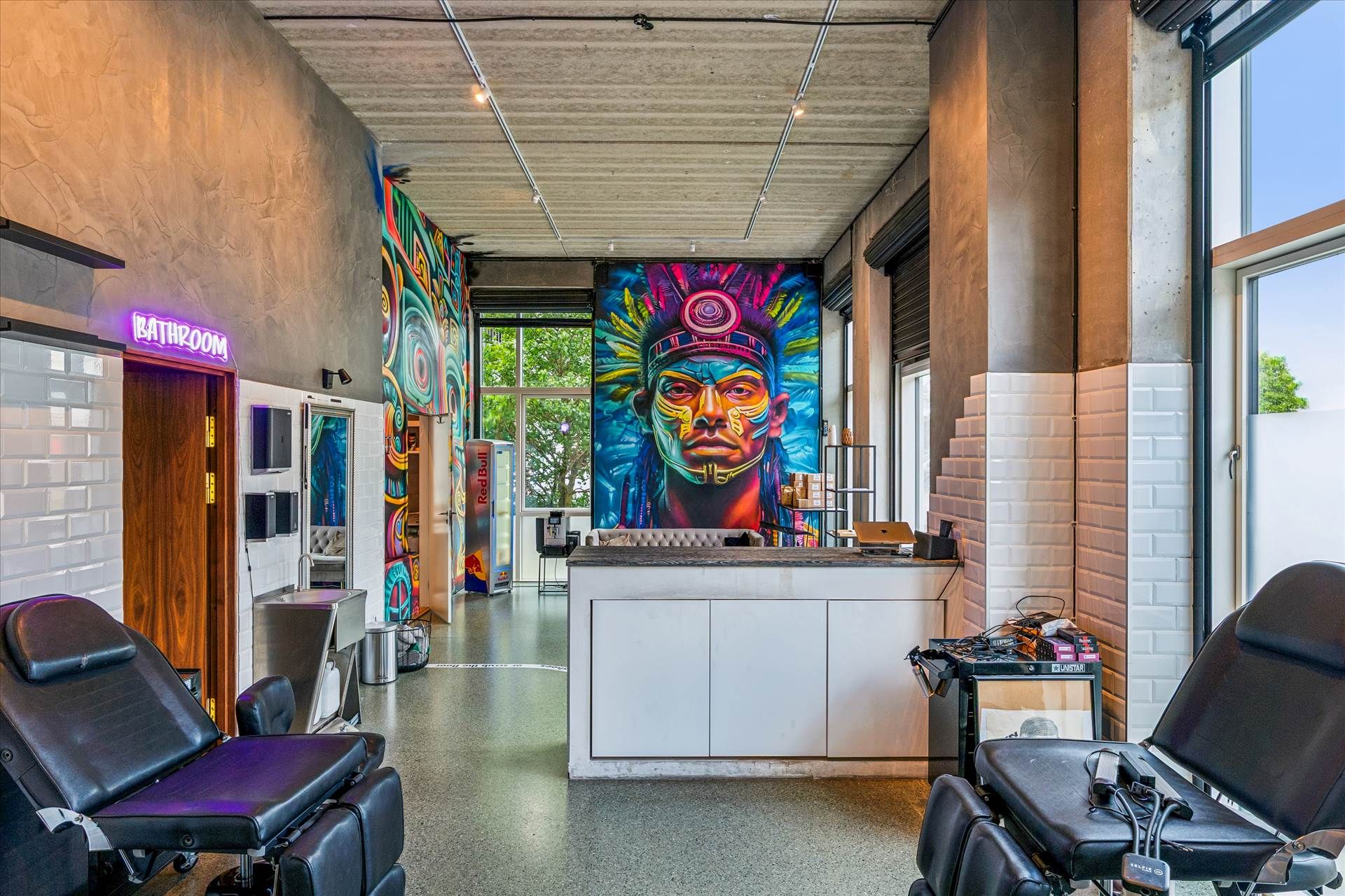 Atraktivt butikslejemål med stor synlighed og central placering på Amager. Lejemålet er beliggende på Amagerfælledvej 130 –