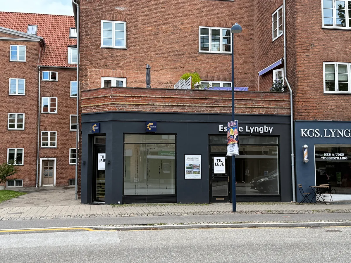 Butikslejemål til salg på Lyngby Hovedgade, opfordring til leje og lukket forretningslokal