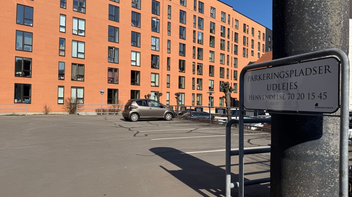 Parkeringspladser i Udlejes i Nørregade med fire separate lejemål for hver ugedag, hvor man kan parkere fra kl. 7.00 til