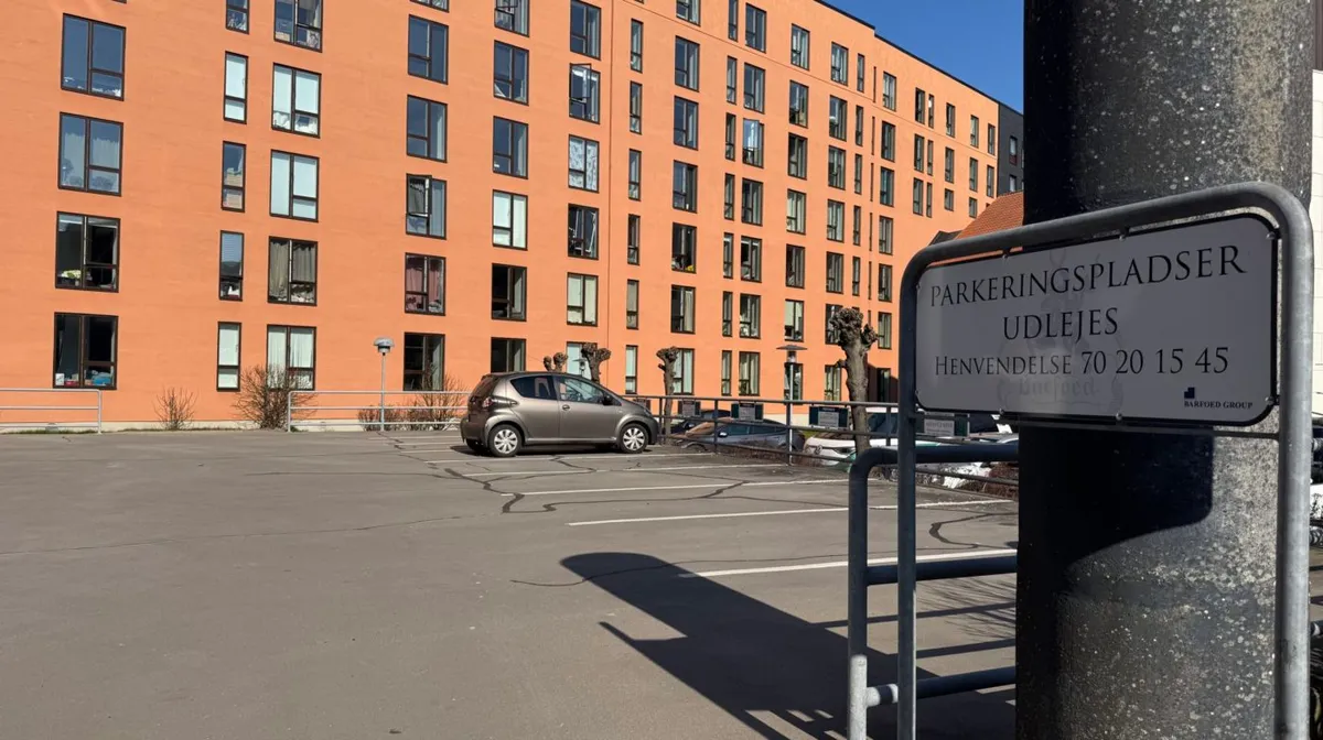 Parkeringspladser i Udlejes i Nørregade med fire separate lejemål for hver ugedag, hvor man kan parkere fra kl. 7.00 til