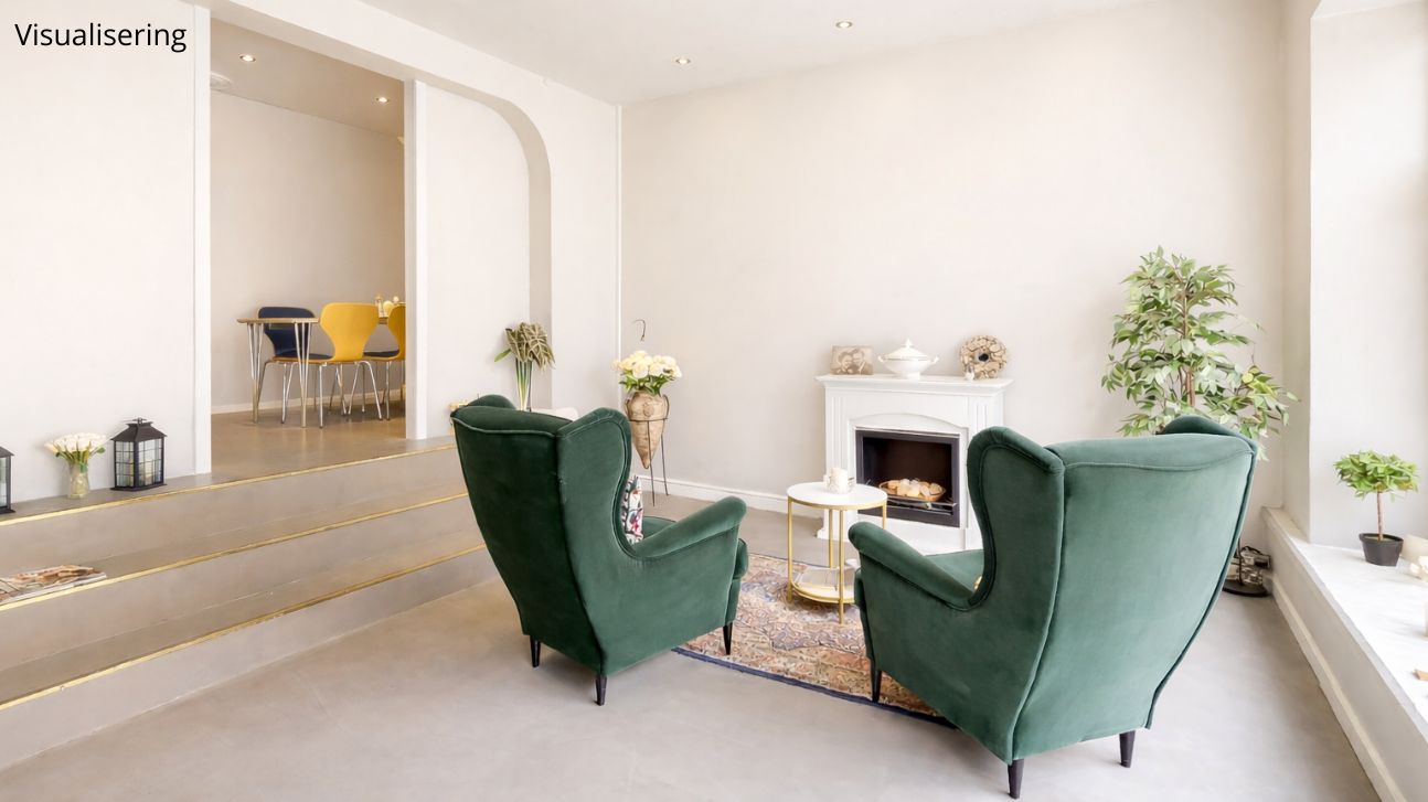 To grønne lænestol står i stuen med et hvidt pejs og sofabord foran. På gulvet ligger en orientalsk tæppe og plantepoter. På loftet hænger to lanterner og der er skrift på væggen