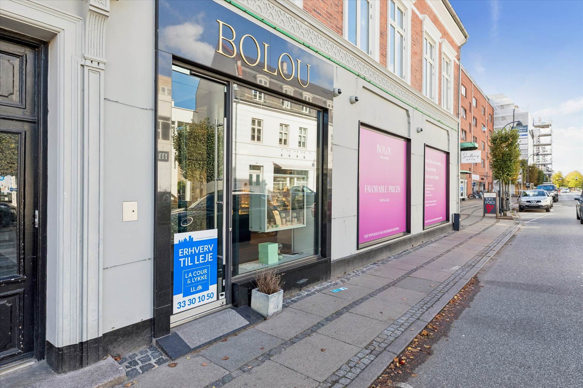 Bolou butik med gulvudsalg og udstillingsvindue på Jægersborg Allé, forretningslokaler i Gentofte