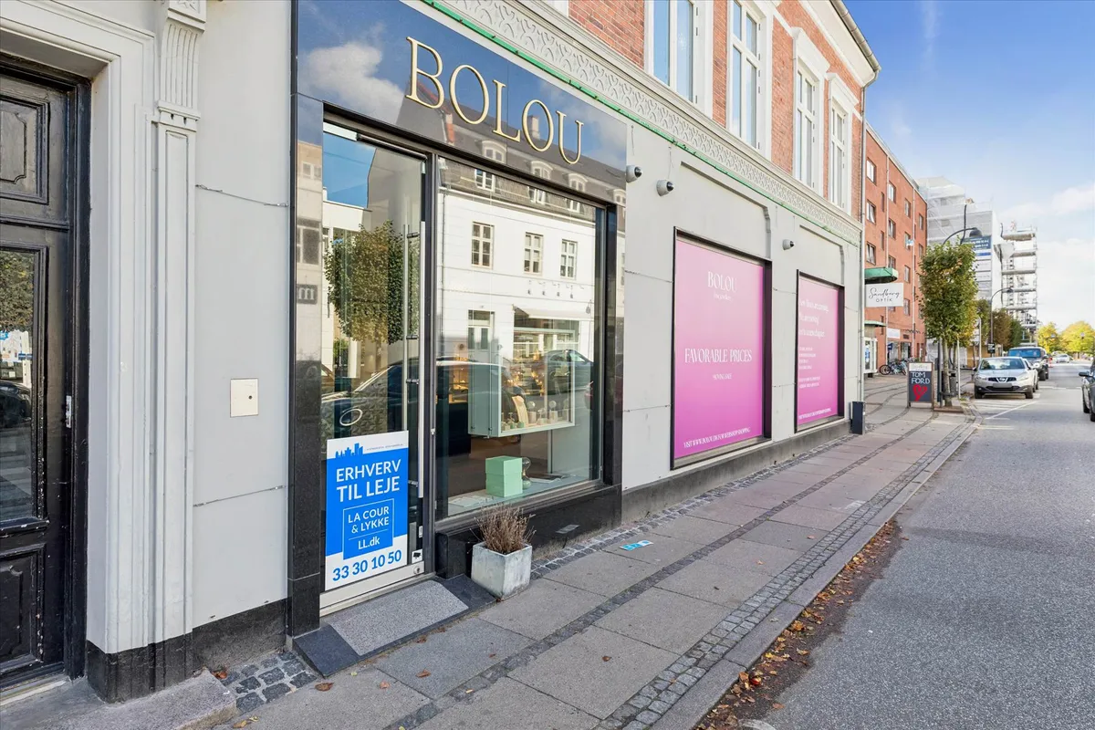 Bolou butik med gulvudsalg og udstillingsvindue på Jægersborg Allé, forretningslokaler i Gentofte