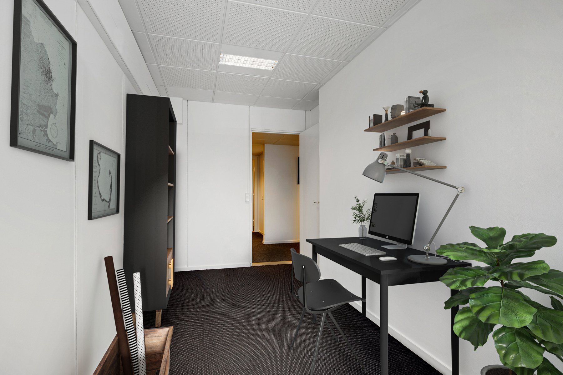 Kontor med højt loft, sort bord og stol, moderne lamper og plante, indretning med lyse vægge og møbler samt åbne døre til